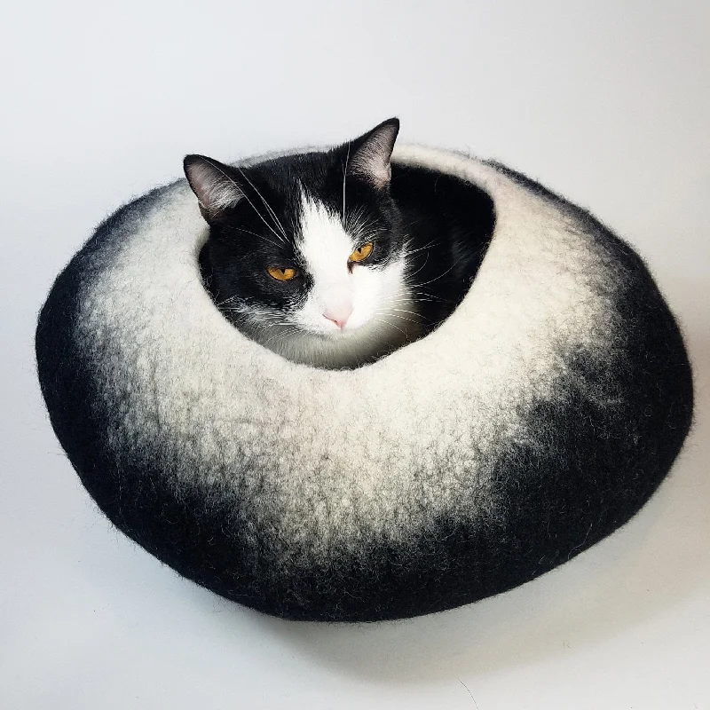 Black and White Cat Cave | Pet Bed